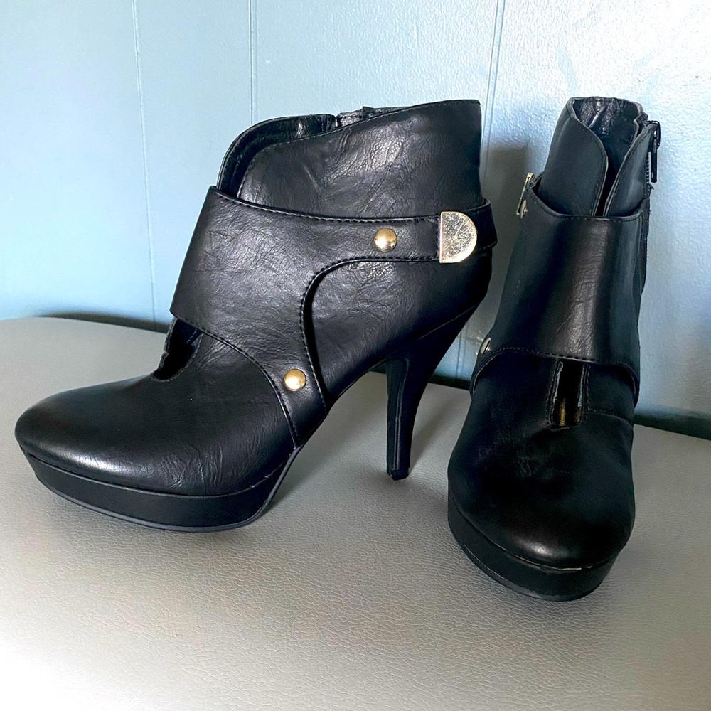 Sz 7 Unlisted Booties